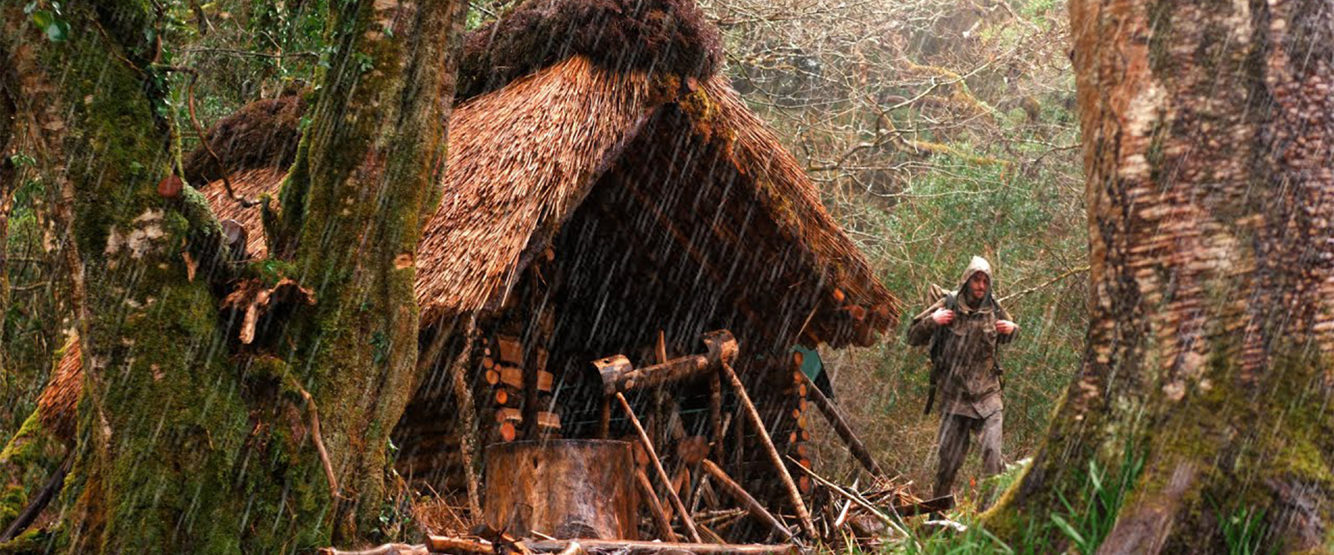 BUSHCRAFT VIBES in the RAIN! - reed/ heather hut, overnight, tree felling, axe work